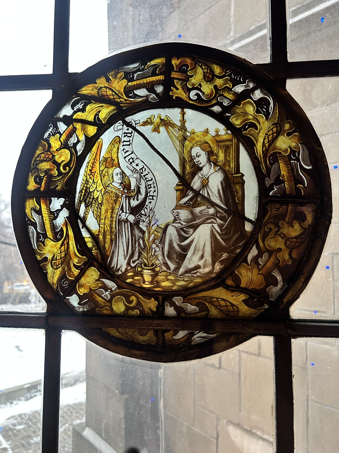 Gold and amber roundel