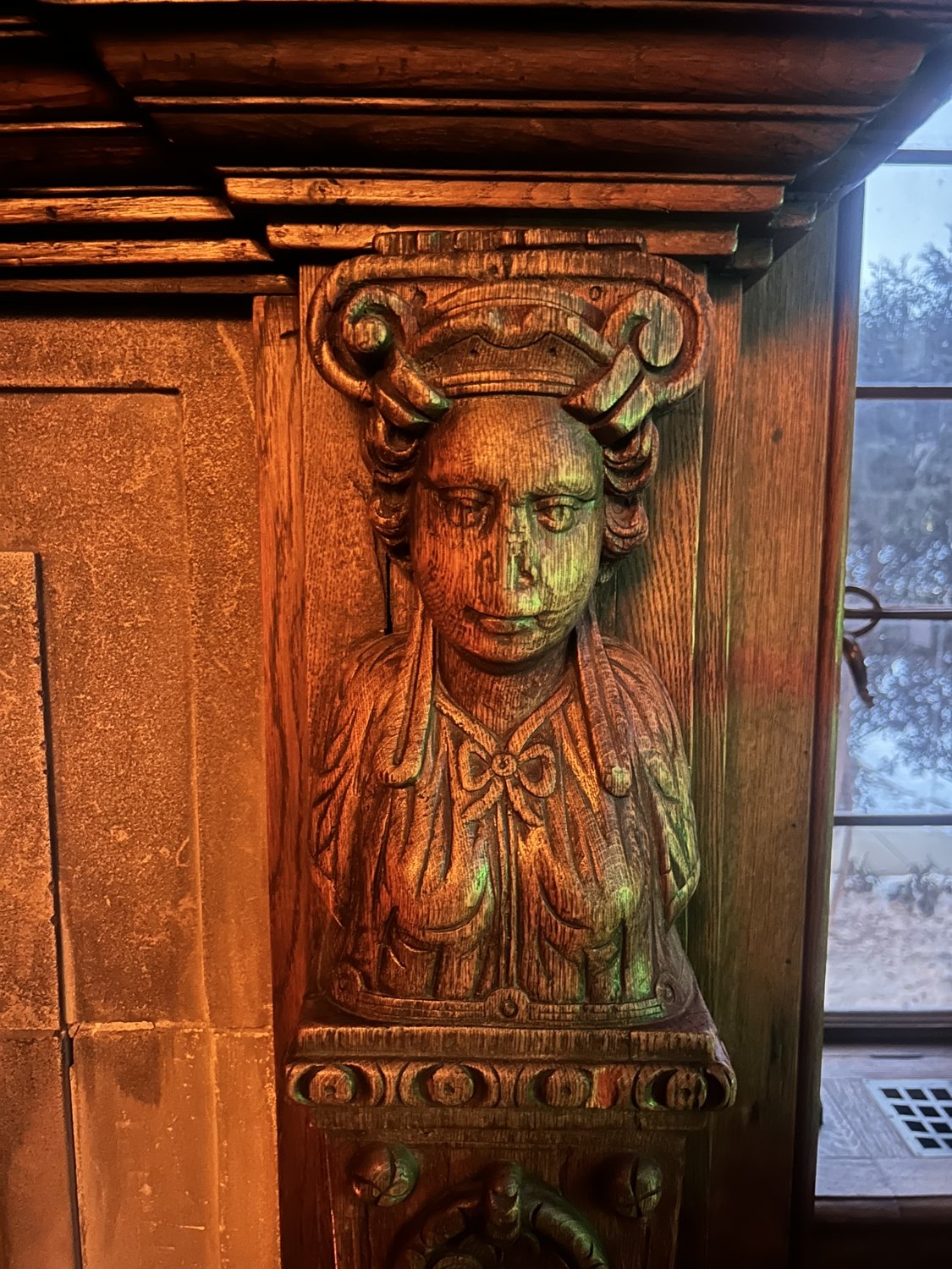Carved figures on the chimneypiece