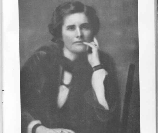 Page 15 of Town & Country magazine, January 20, 1916: a full-page Arnold Genthe portrait of Mrs. Charles S. Pillsbury (Nelle Pendleton Winston) seated with chin on hand